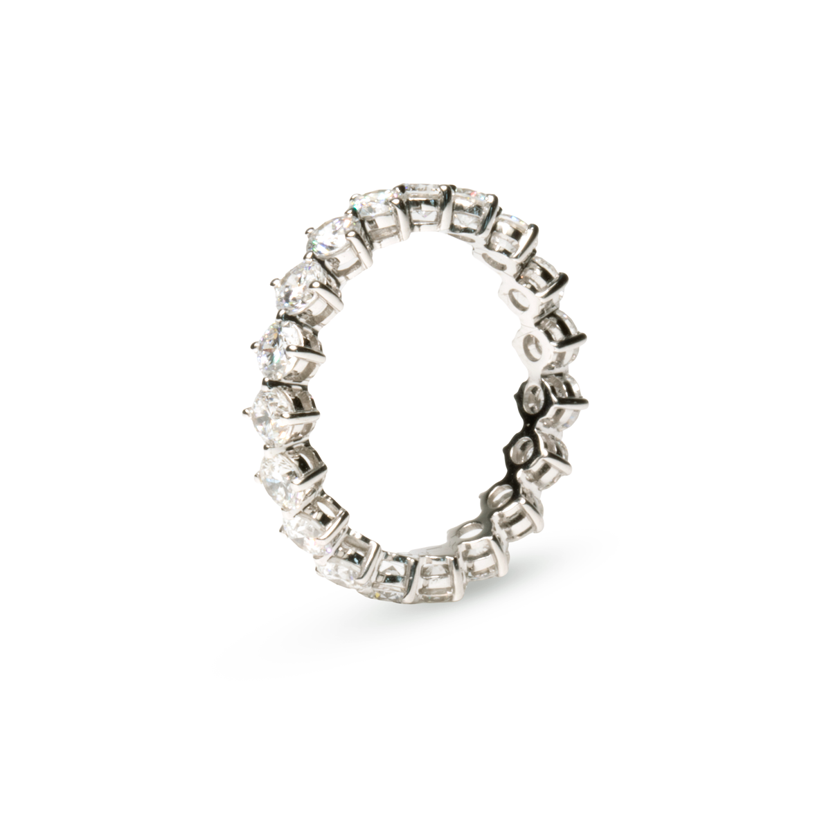 Anillo con diamantes de laboratorio