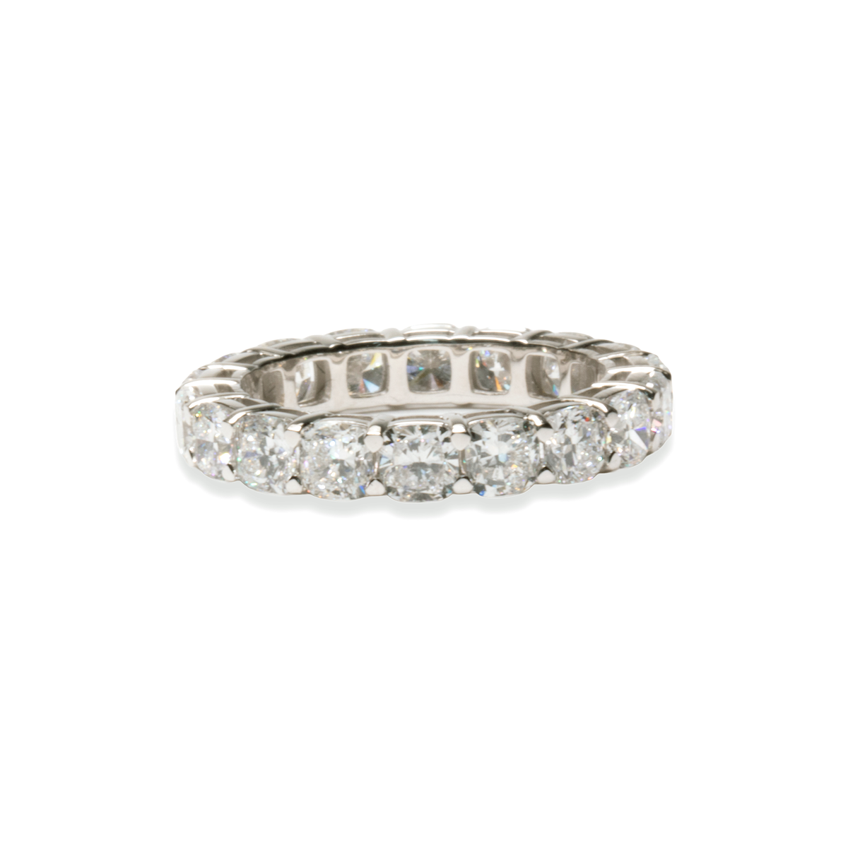 Anillo con diamantes de laboratorio